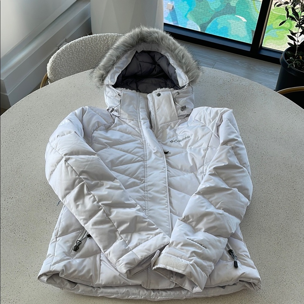 Columbia White Quilted Snow Jacket with Fur Hood
